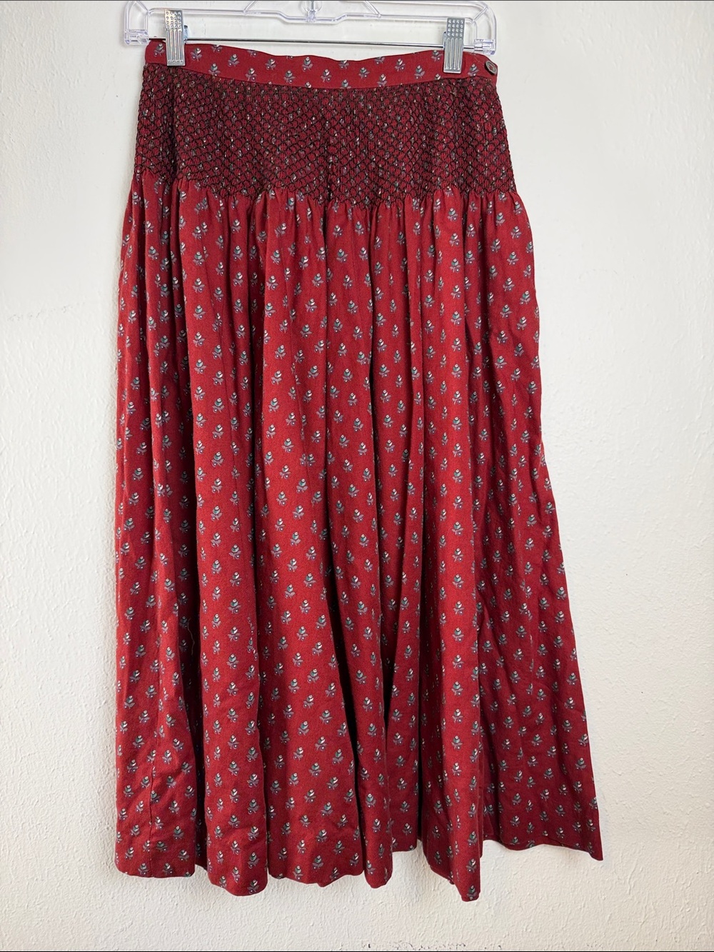 VTG Women’s Red Smocked Waist Floral Maxi Skirt